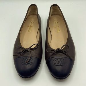 Chanel Two Toned Brown and Black Leather Ballet Flats with bow, size 38-1/2